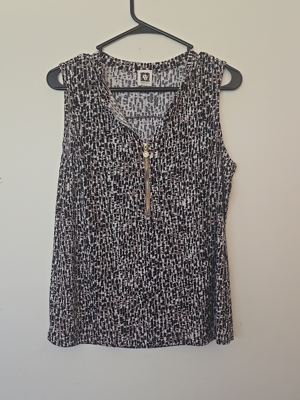 Anne Klein Black & White Sleeveless V-Neck Camisole with Gold Zip